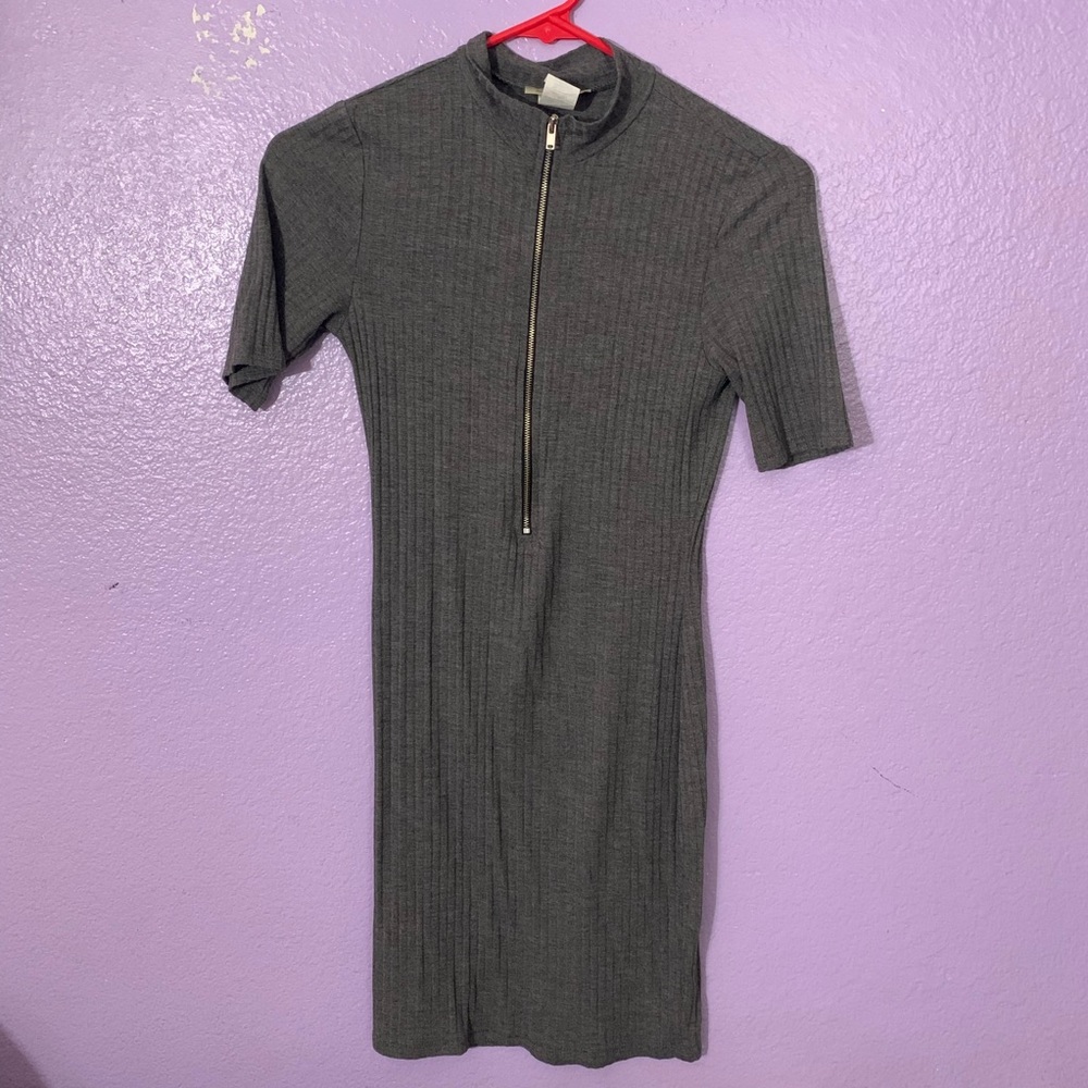 Gray Bodycon dress with zipper.